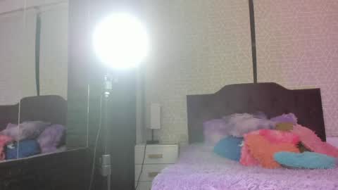 Snapshot of sara_love_1 chatting on 04/25/26, 03:31 Sara Love online show from 04/25/26, 03:31