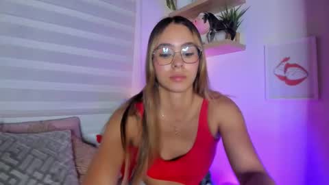 Snapshot of sara_madrid_ chatting on 03/17/26, 11:46 online show from 03/17/26, 11:46