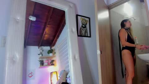 Snapshot of sara_madrid_ chatting on 04/11/26, 12:42 online show from 04/11/26, 12:42