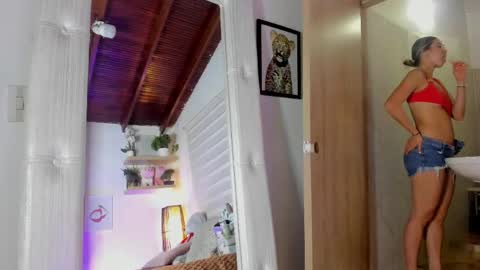 Snapshot of sara_madrid_ chatting on 04/14/26, 01:28 online show from 04/14/26, 01:28