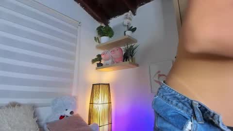 Snapshot of sara_madrid_ chatting on 04/30/26, 01:06 online show from 04/30/26, 01:06