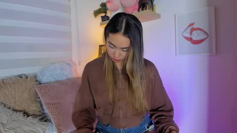 Snapshot of sara_madrid_ chatting on 05/03/26, 12:11 online show from 05/03/26, 12:11