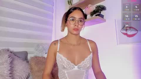 Snapshot of sara_madrid_ chatting on 06/12/26, 12:04 online show from 06/12/26, 12:04