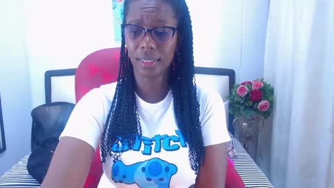 Snapshot of sara_marks chatting on 11/11/25, 12:27 S A R A online show from 11/11/25, 12:27