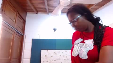 Snapshot of sara_marks chatting on 11/24/25, 11:21 S A R A online show from 11/24/25, 11:21