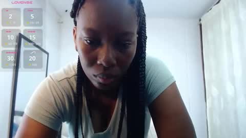 Snapshot of sara_marks chatting on 04/13/26, 11:27 S A R A online show from 04/13/26, 11:27