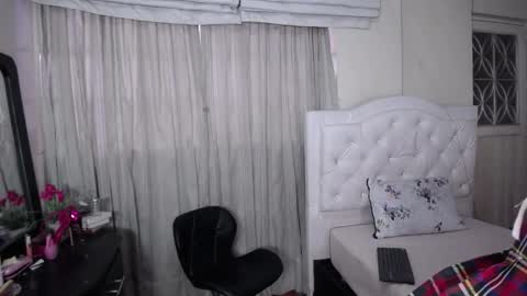 Snapshot of sara_martin_ chatting on 03/19/26, 01:26 sara online show from 03/19/26, 01:26