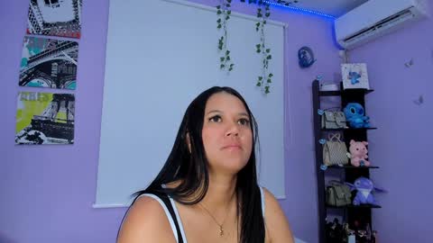 Snapshot of sara_mendez2_ chatting on 12/12/24, 03:43 Sara Mendez online show from 12/12/24, 03:43