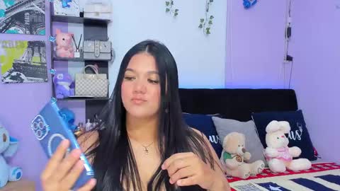 Snapshot of sara_mendez2_ chatting on 02/18/25, 12:04 Sara Mendez online show from 02/18/25, 12:04