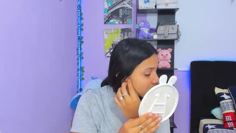 Snapshot of sara_mendez2_ chatting on 02/24/25, 03:53 Sara Mendez online show from 02/24/25, 03:53