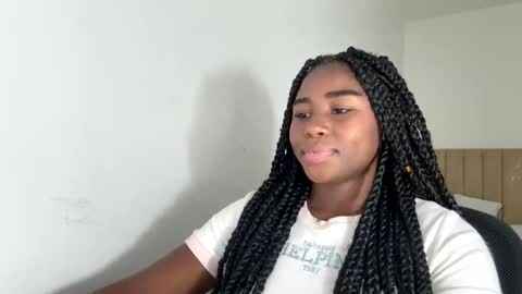 Sara online show from 10/23/25, 01:38