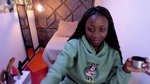 S A R A online show from 11/05/25, 02:39