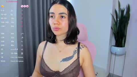 Snapshot of sara_ospina22 chatting on 02/17/26, 01:40 Sara online show from 02/17/26, 01:40