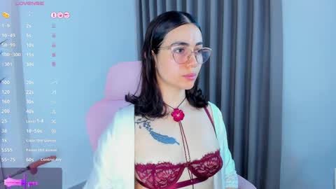 Snapshot of sara_ospina22 chatting on 05/02/26, 02:11 Sara online show from 05/02/26, 02:11