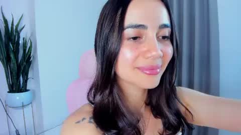 Snapshot of sara_ospina22 chatting on 07/24/26, 08:18 Sara online show from 07/24/26, 08:18
