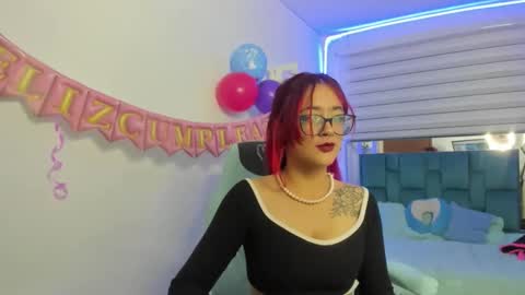 Snapshot of sara_red_x chatting on 04/15/26, 05:25 sara_red_x online show from 04/15/26, 05:25