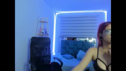 Snapshot of sara_red_x chatting on 04/19/26, 03:28 sara_red_x online show from 04/19/26, 03:28