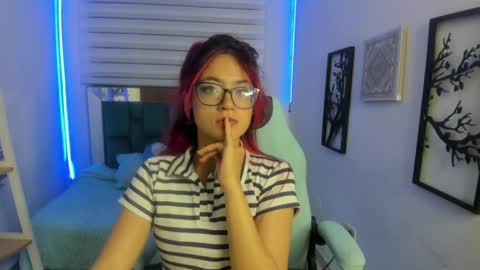Snapshot of sara_red_x chatting on 05/05/26, 03:03 sara_red_x online show from 05/05/26, 03:03
