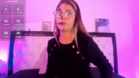 sara_roades online show from 10/23/25, 09:13