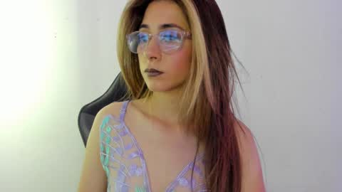 sara_roades online show from 11/15/25, 11:10