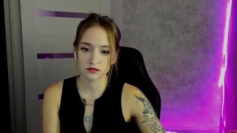 Snapshot of sara_rossse chatting on 11/28/25, 08:11 Sara online show from 11/28/25, 08:11