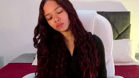 sara  online show from 09/17/25, 04:08