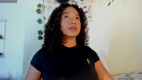 Snapshot of sara_sophiee chatting on 12/10/24, 01:11 sara sofia online show from 12/10/24, 01:11