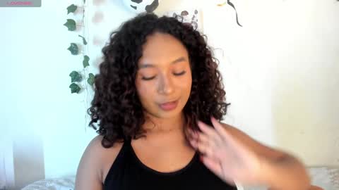 Snapshot of sara_sophiee chatting on 12/15/24, 05:56 sara sofia online show from 12/15/24, 05:56