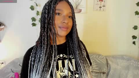 Snapshot of sara_sophiee chatting on 01/21/25, 04:43 sara sofia online show from 01/21/25, 04:43