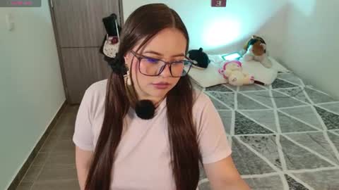 Snapshot of sara_tayylor chatting on 07/08/26, 03:11 online show from 07/08/26, 03:11
