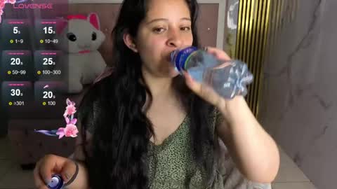 Snapshot of sara_tellez_s chatting on 05/26/26, 03:13 Sara T. online show from 05/26/26, 03:13