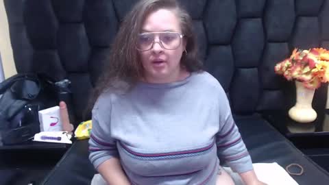 sara_thonson_ online show from 12/19/24, 02:02