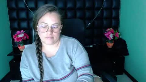 sara_thonson_ online show from 12/28/24, 06:06