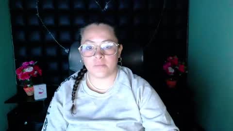 sara_thonson_ online show from 12/31/24, 03:01