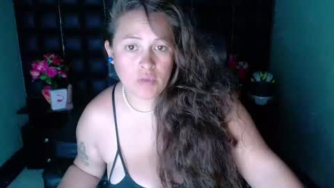 sara_thonson_ online show from 01/21/25, 05:38