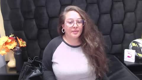 sara_thonson_ online show from 01/30/25, 03:00