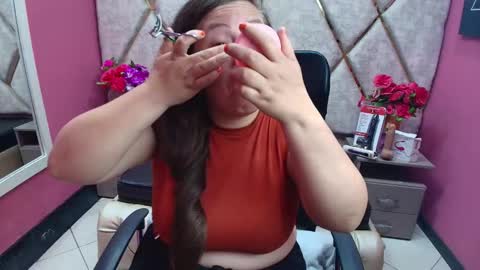 sara_thonson_ online show from 12/15/25, 02:54