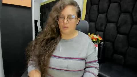 sara_thonson_ online show from 06/03/26, 04:15