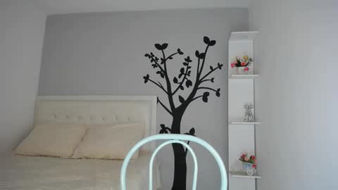 Sara online show from 10/17/25, 01:42