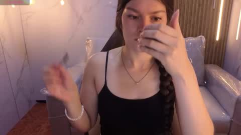 Snapshot of sara_valderrama_ chatting on 12/16/25, 11:26 sara_valderrama_ online show from 12/16/25, 11:26