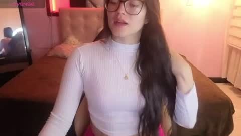 Snapshot of sara_valderrama_ chatting on 06/27/26, 02:12 sara_valderrama_ online show from 06/27/26, 02:12