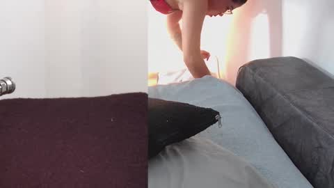 Snapshot of sara_velez_40 chatting on 12/05/25, 10:02 sara velez online show from 12/05/25, 10:02