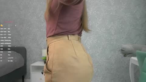 Snapshot of sara_whooops chatting on 11/10/25, 07:13 Im Sara online show from 11/10/25, 07:13