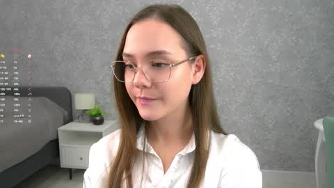 Snapshot of sara_whooops chatting on 12/14/25, 06:12 Im Sara online show from 12/14/25, 06:12