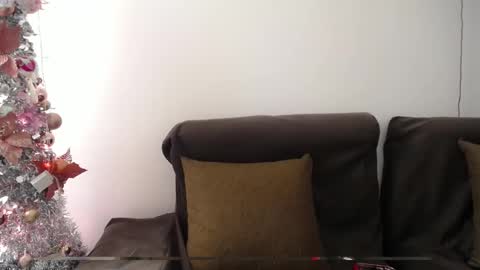 Snapshot of sara_winehouse1 chatting on 12/23/24, 12:30 1 online show from 12/23/24, 12:30