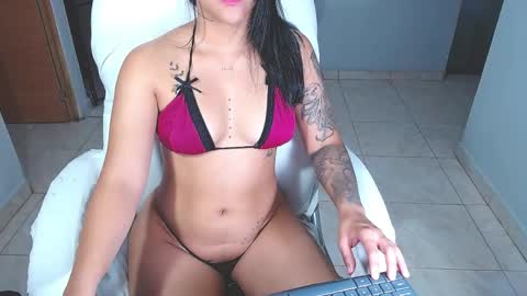 Snapshot of sara_y_rauw chatting on 05/17/26, 11:45 Sara online show from 05/17/26, 11:45