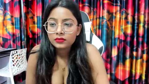 saraa_jayy online show from 10/17/25, 10:51