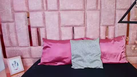 Sara noa online show from 07/25/26, 04:10