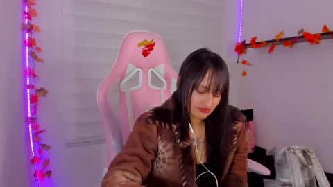 Sarah Ramirez online show from 11/18/25, 03:01