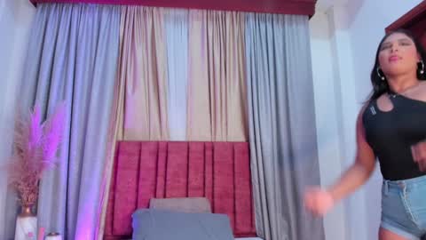 SaraBloom online show from 12/31/24, 04:25